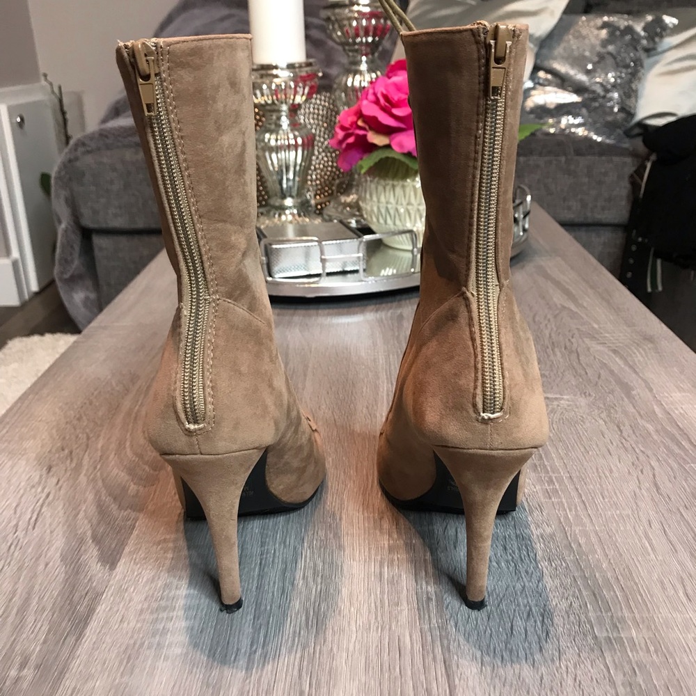 Shoes - Picture 4 of 5